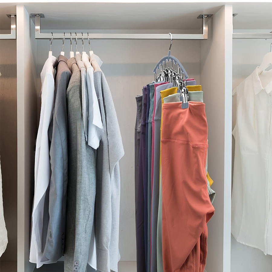 ⚡50K+ Sold 🔥 Selling Fast – 🐾Curved Design Hanger with 10 Clips